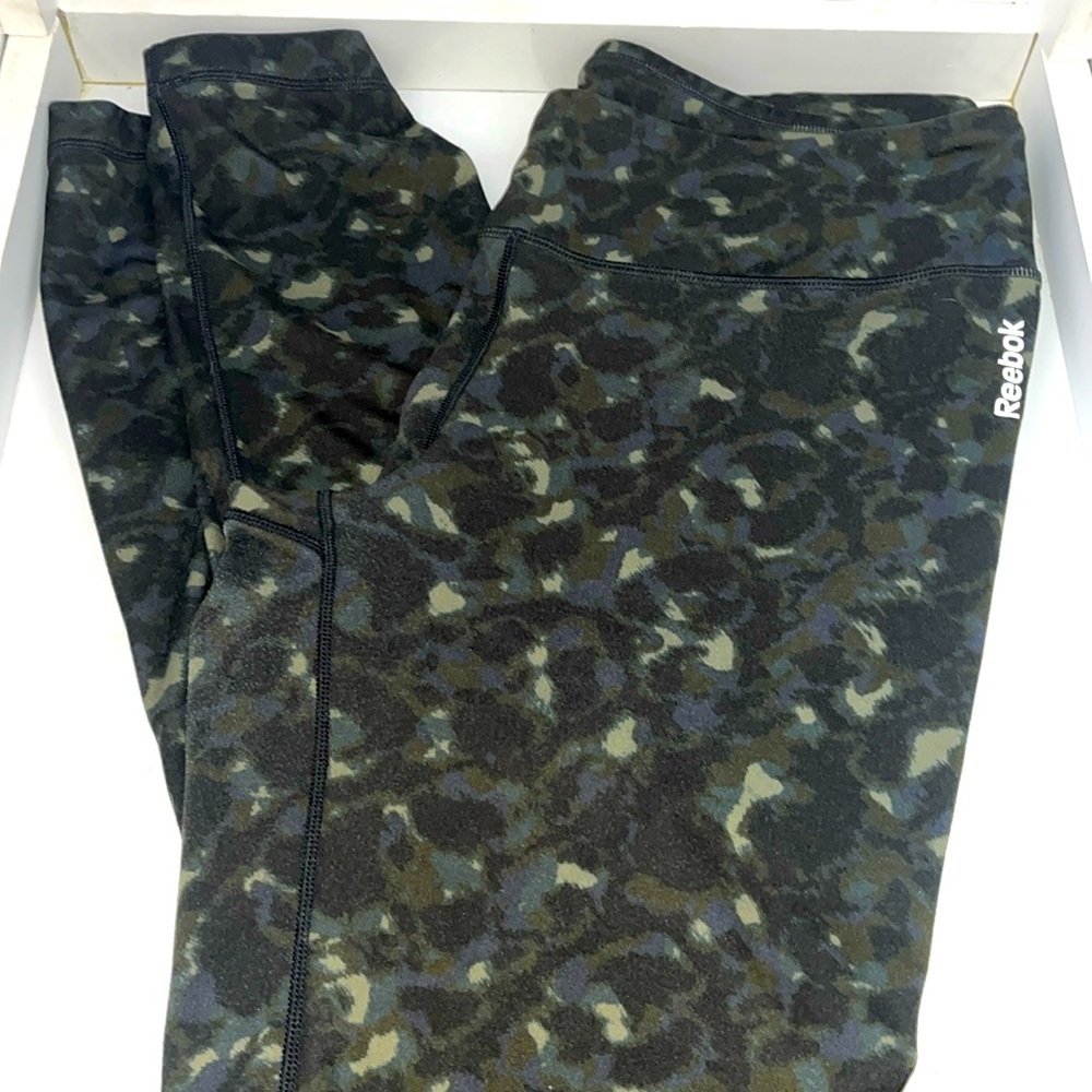 3/20🌟Reebok green patterned soft leggings size XL